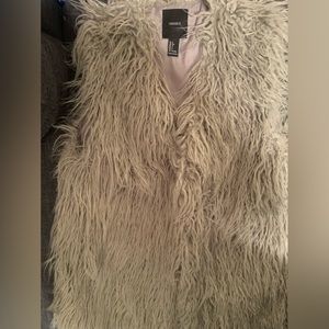 FOREVER 21 FAUX FUR VEST SIZE LARGE